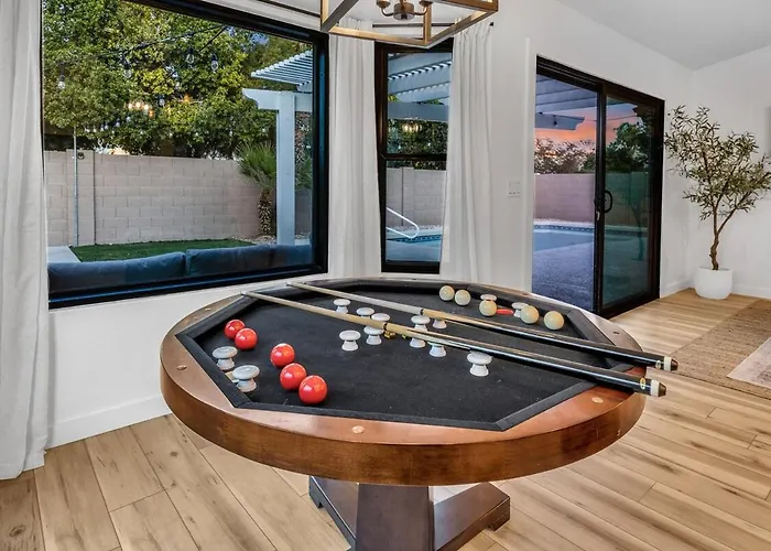 Luxe Remodeled With Pool Minutes From Downtown Holiday home *
