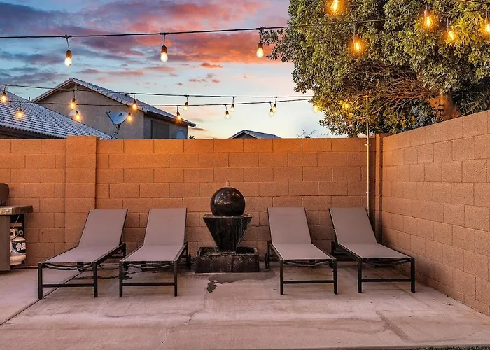 Luxe Remodeled With Pool Minutes From Downtown Holiday home *