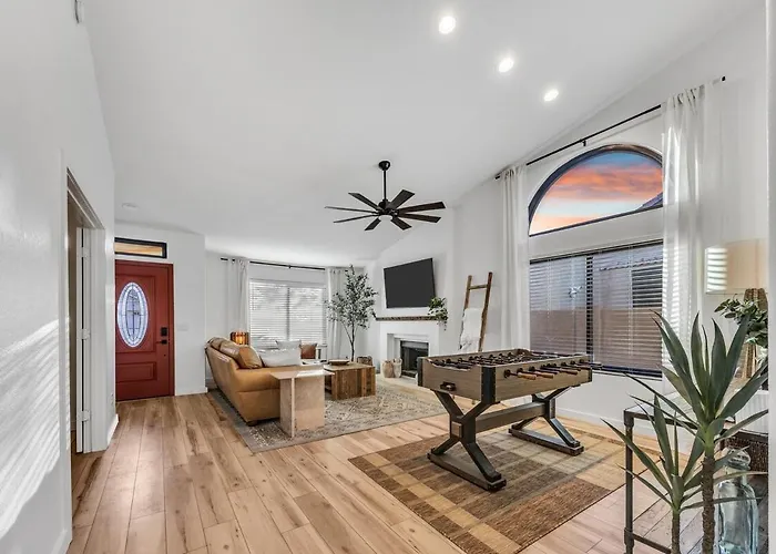 Luxe Remodeled With Pool Minutes From Downtown *