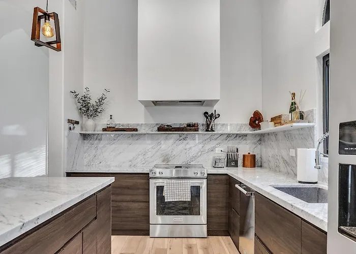 Luxe Remodeled With Pool Minutes From Downtown Gilbert