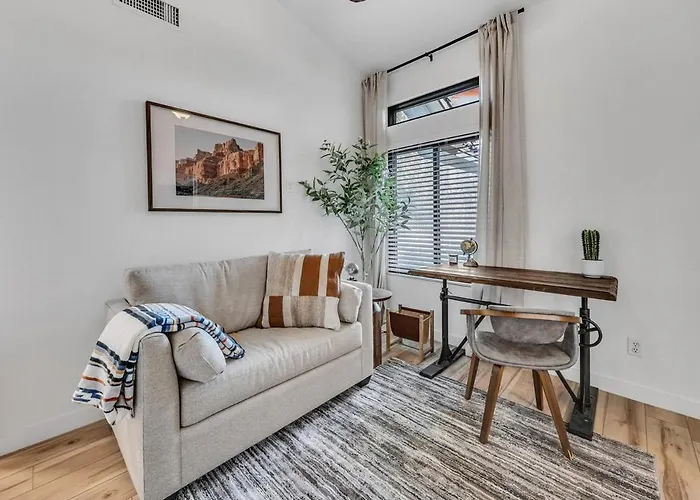 Luxe Remodeled With Pool Minutes From Downtown