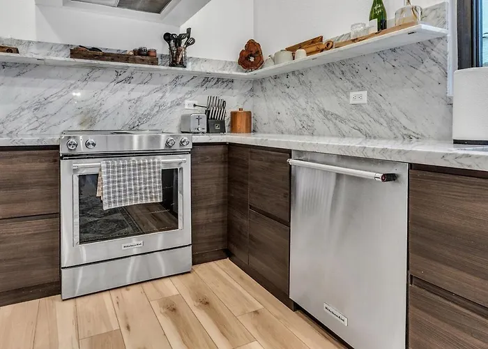 Luxe Remodeled With Pool Minutes From Downtown *