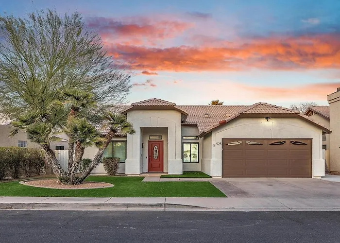 Luxe Remodeled With Pool Minutes From Downtown Holiday home