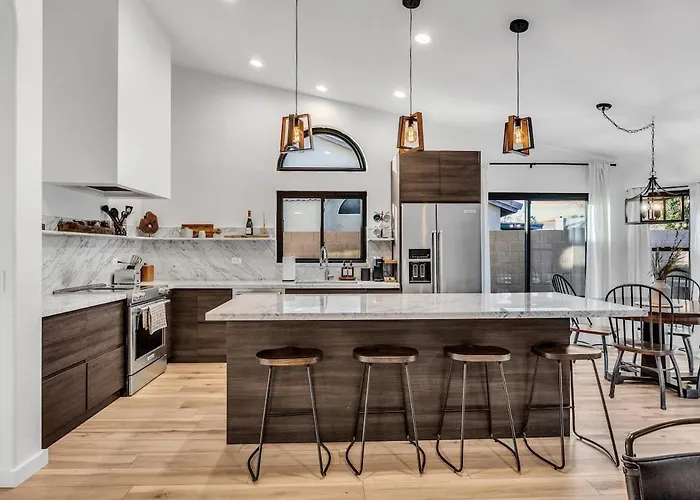 Luxe Remodeled With Pool Minutes From Downtown Gilbert