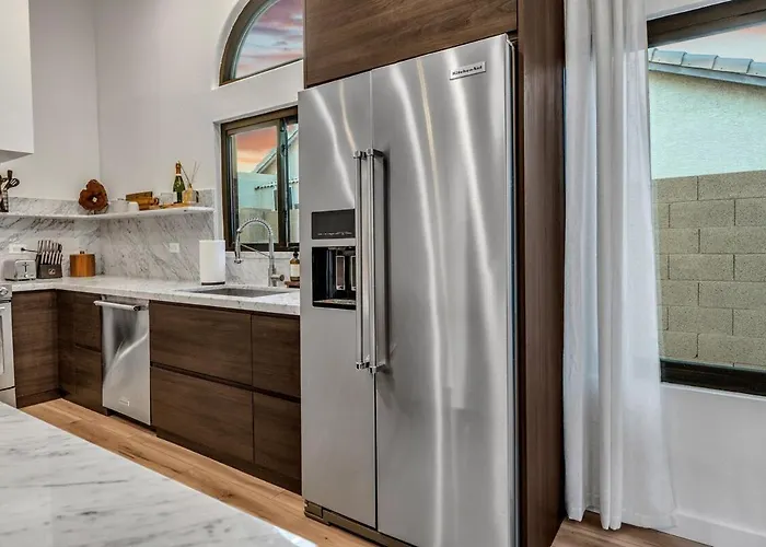 Luxe Remodeled With Pool Minutes From Downtown Gilbert