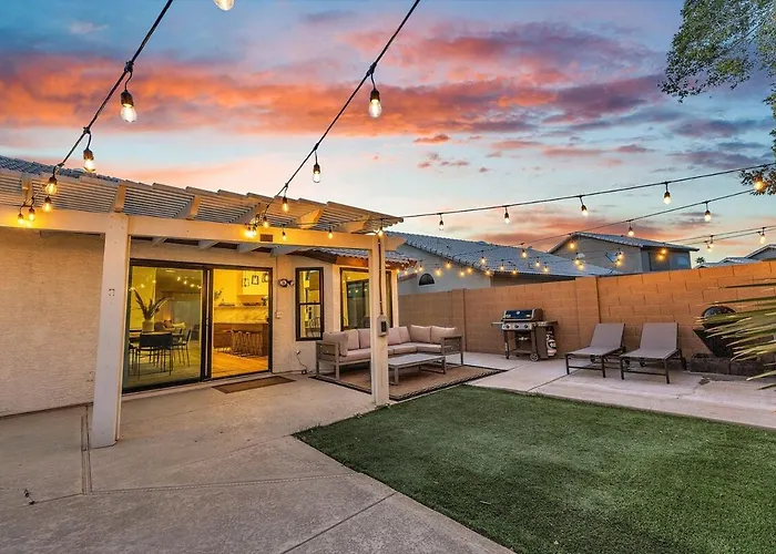 Holiday home Luxe Remodeled With Pool Minutes From Downtown