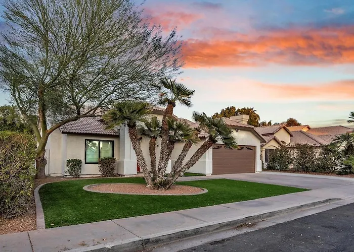 Luxe Remodeled With Pool Minutes From Downtown *