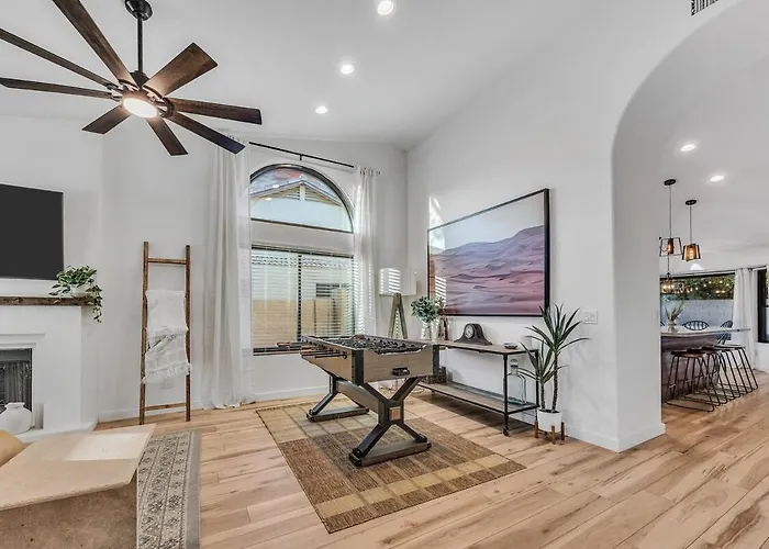 Luxe Remodeled With Pool Minutes From Downtown *