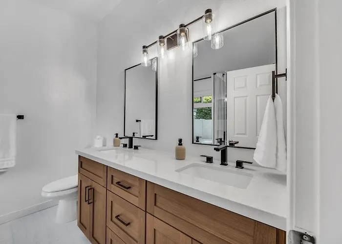 Luxe Remodeled With Pool Minutes From Downtown