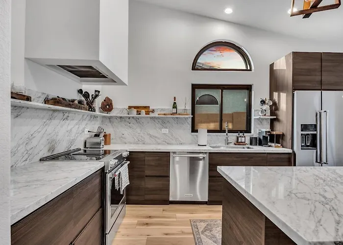 Luxe Remodeled With Pool Minutes From Downtown Gilbert